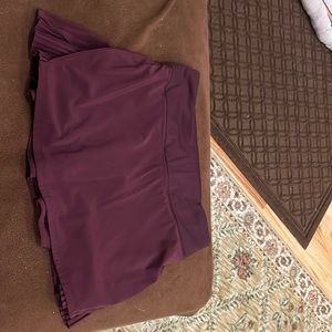 Lululemon Play off the pleats skirt 13” in Cassis EUC size 4